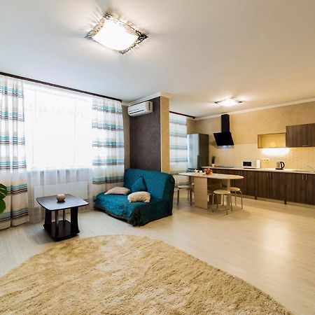 Studio Apartment On Bazhana Kijev Kültér fotó