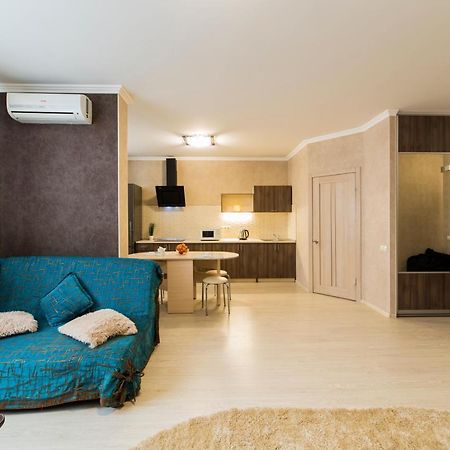 Studio Apartment On Bazhana Kijev Kültér fotó