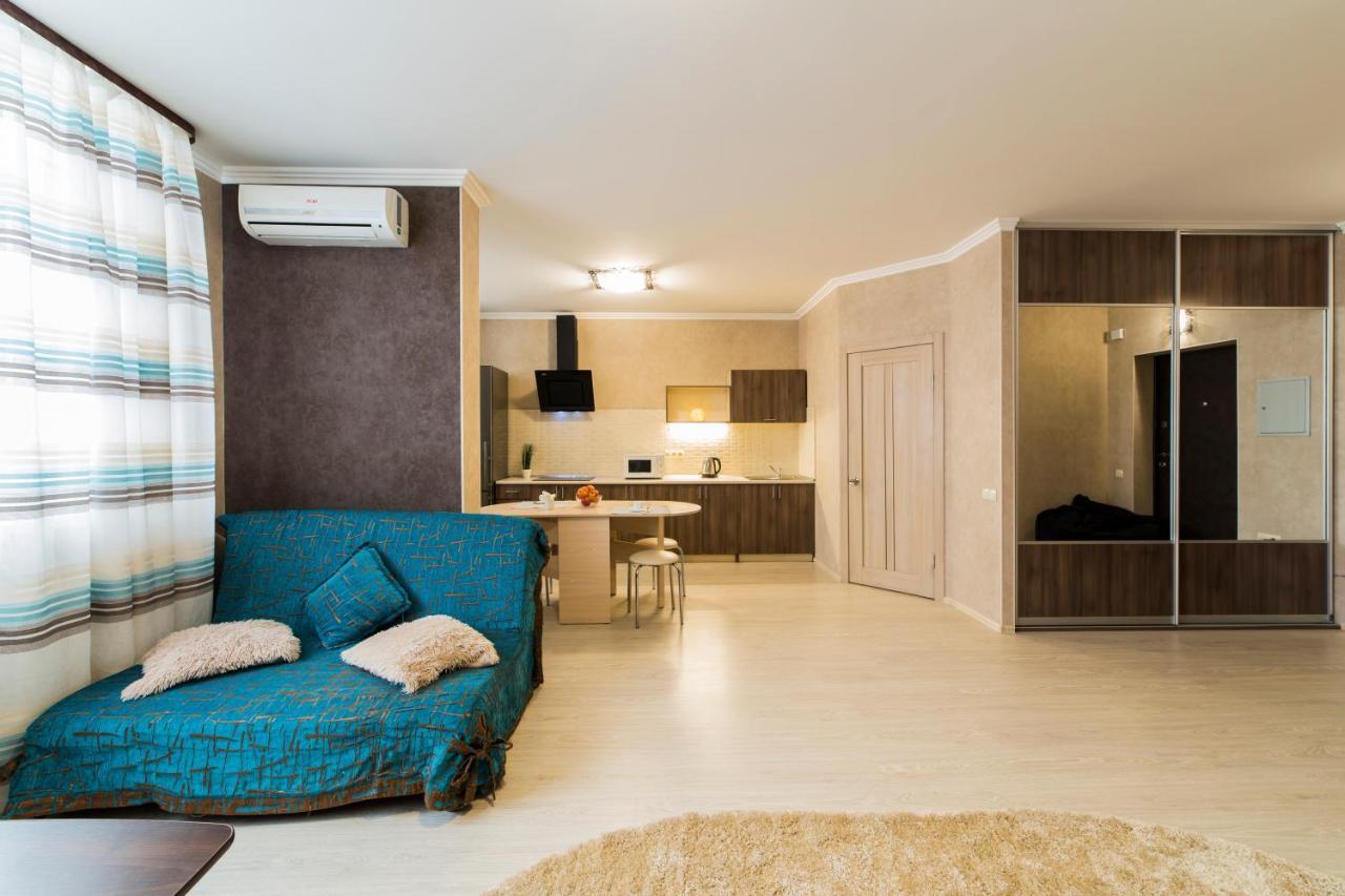 Studio Apartment On Bazhana Kijev Kültér fotó
