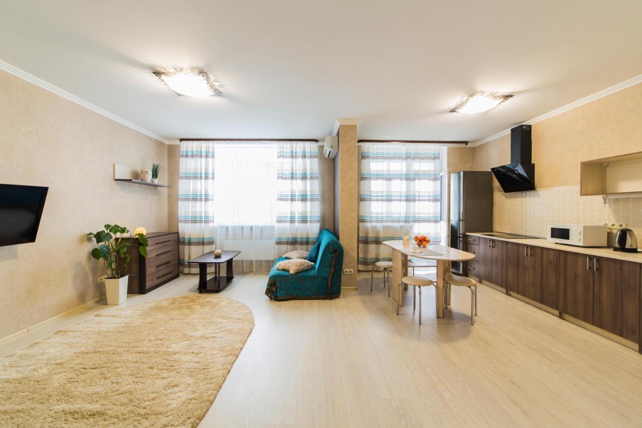 Studio Apartment On Bazhana Kijev Kültér fotó