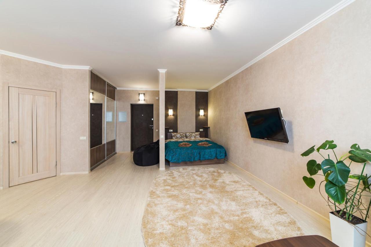 Studio Apartment On Bazhana Kijev Kültér fotó
