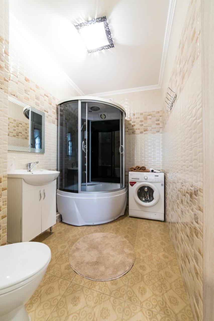 Studio Apartment On Bazhana Kijev Kültér fotó